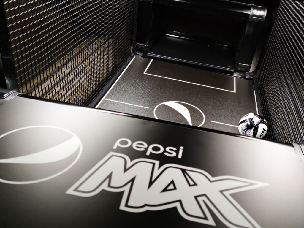 Den Subsoccer Fußball-Tisch gibt es auf Wunsch auch in hochwertigem Branding