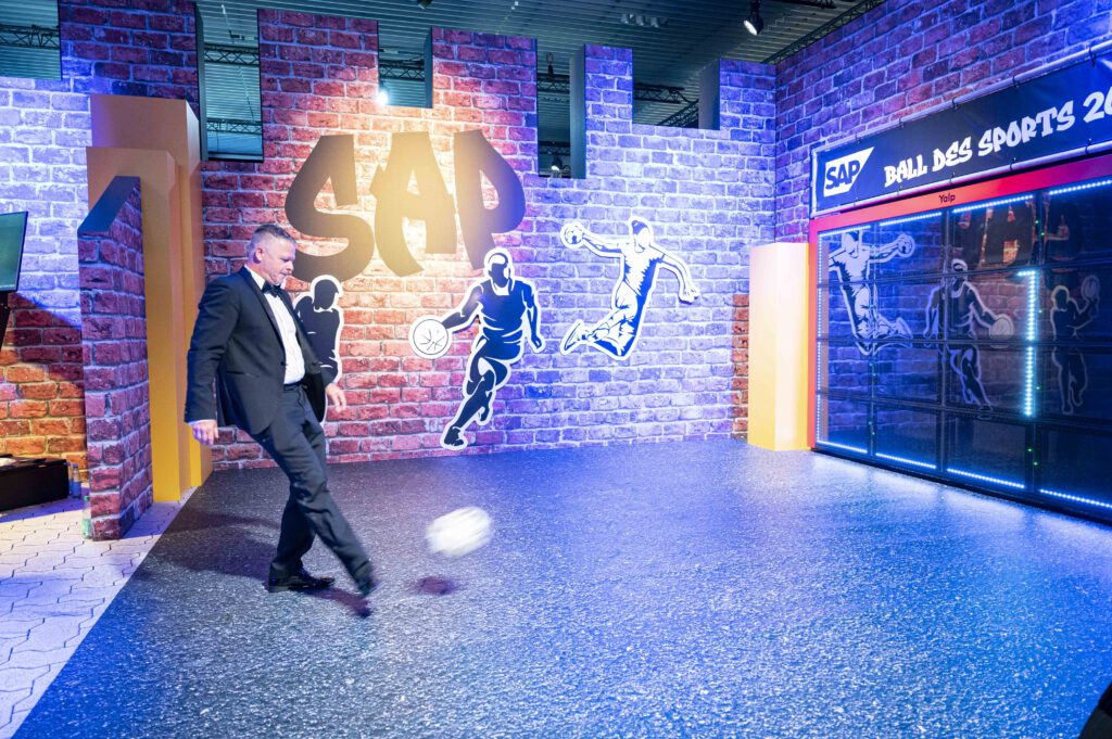 SUTU Footballwall in der SAP Erlebniswelt beim Ball des Sports