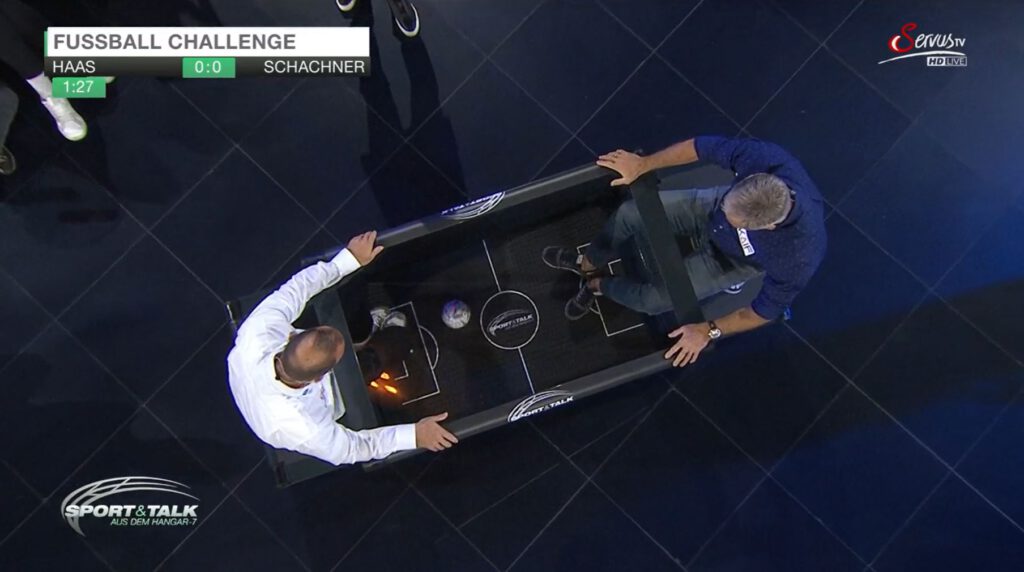 Walter Schachner und Mario Haas duellieren sich am Subsoccer BOLZBOX Fußballtisch