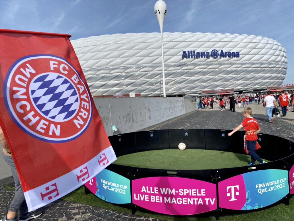 Markenaktivierung mit dem Icon Footballring für die Telekom beim FC Bayern