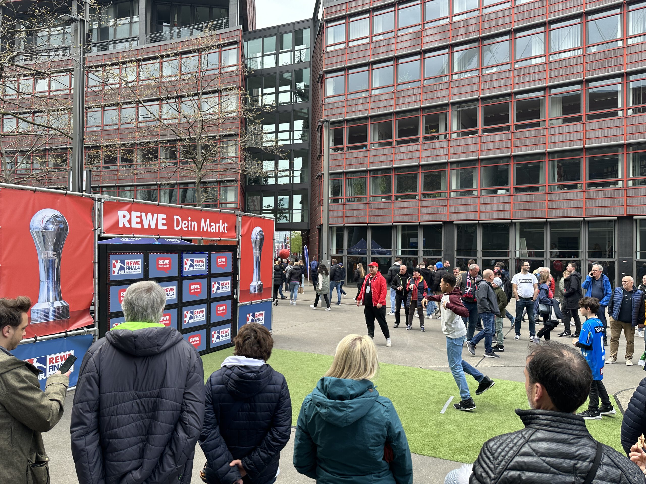 Interaktives Aktionsmodul begeistert Handball-Fans für den Kunden REWE